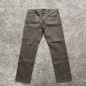 Lucky Brand 121 Slim 34/30 smooth khakis jeans like style. Stretch.
